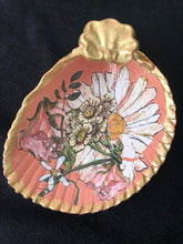 Load image into Gallery viewer, White Daisy trinket tray Shell Art