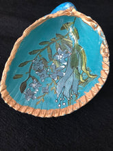 Load image into Gallery viewer, Blue Flowers trinket tray Shell Art